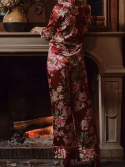 Blumenprint Stretchseidenpyjama VELVET von Marjolaine