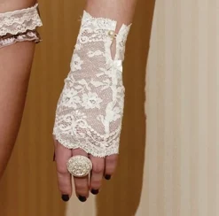 Handschuhe aus Spitze NATASHA von Sally Jones