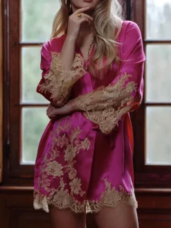 Kimono VICTORIA in pink mit Spitze von Marjolaine