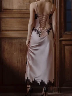 Langes Stretchseidennachthemd VELVET mit Spitze von Marjolaine