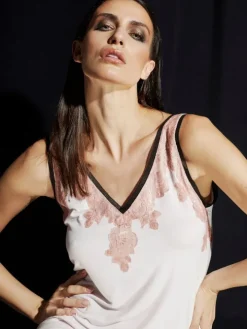 LAST PIECE Modal Neglige mit Spitze lang ANGEL zart-rosé Größe 42 von Verdiani
