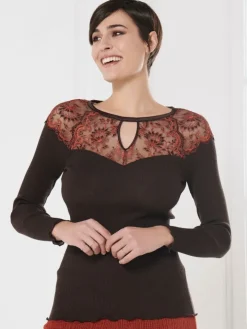 Merino Wolle-Seide LANGARMSHIRT gerippt mokka Calais Spitze von Oscalito