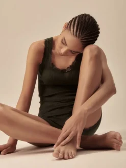 Merinowolle-Seide Unterhemd gerippt mit Spitze Basic von Oscalito