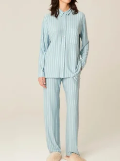 Modal Pyjama HENDIE hellblau weiß-gestreift von Pluto