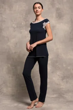 Modal Pyjama POMPELMO in blau mit Spitze von Paladini