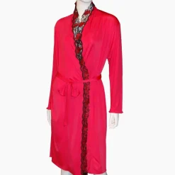 Morgenmantel aus Wirkseidemix SAMUI rot oder schwarz von Gattina