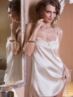 Negligé HUILEN von Cotton Club mit Seide und Spitze