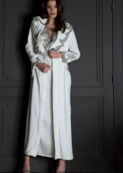 Plüsch-Hausmantel DELICATE naturel / grau von Marjolaine