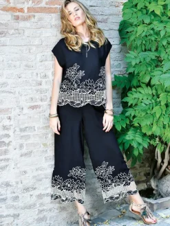 Resortwear Anzug mit Hohlsaum-Stickerei NERO von Chiara Fiorini