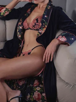 Samt Morgenmantel BERNADETTE schwarz mit Seide von Marjolaine