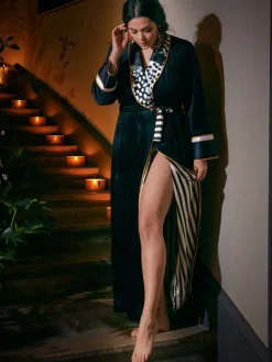 Samt Morgenmantel LUTHER schwarz gold mit Seide von Marjolaine