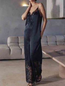 Satin Jumpsuit BELLA schwarz mit Spitze von Marjolaine