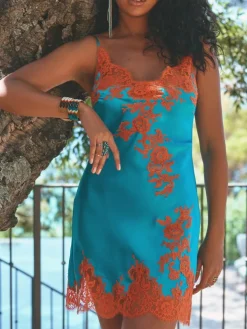 Seide Negligé ARTEMIS in türkis mit orangefarbener Spitze von Marjolaine