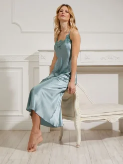 Seide Neglige PERLA arktisblau von Vivis