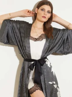 Seide Neglige SETA No.1 von Chiara Fiorini