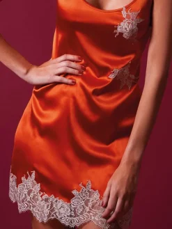 Seide Neglige WINTER DREAMS rostrot von Chiara Fiorini