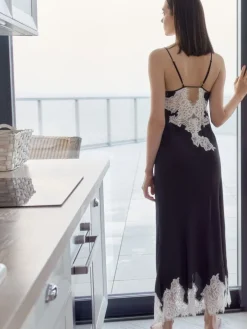 Seiden-Neglige lang MAILIN No. 2 Stretchseide mit Spitze von GATTINA