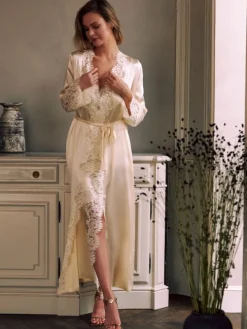 Stretchseide Morgenmantel RUBY von Marjolaine