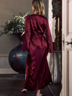 Stretchseide Morgenmantel RUBY mit Spitze von Marjolaine