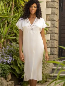 Stretchseide Nachtkleid REINE schwarz mit Spitze von Marjolaine